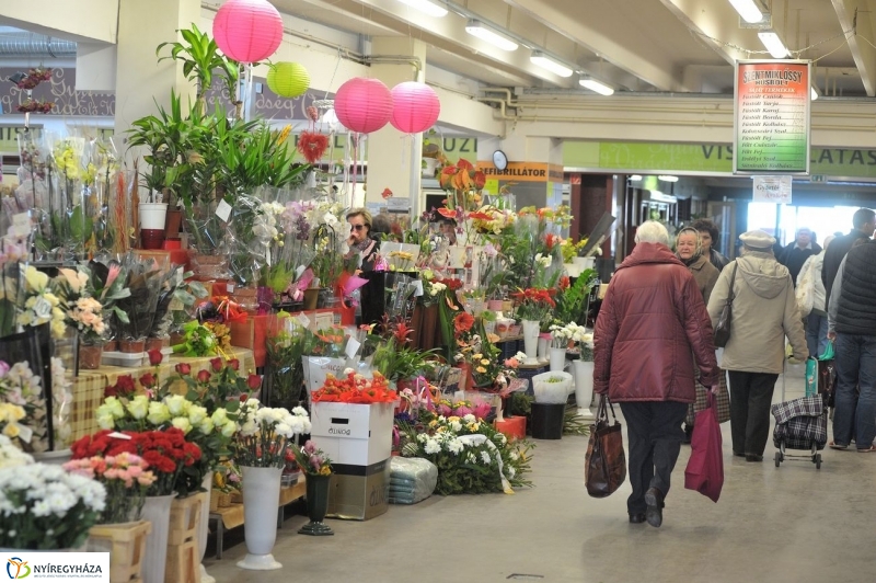Piaci körkép a Búza téren - fotó Szarka Lajos
