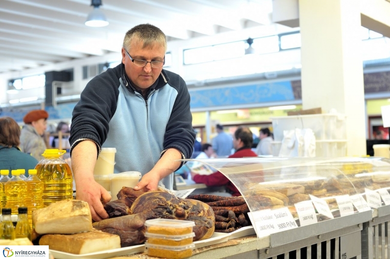 Piaci körkép a Búza téren - fotó Szarka Lajos