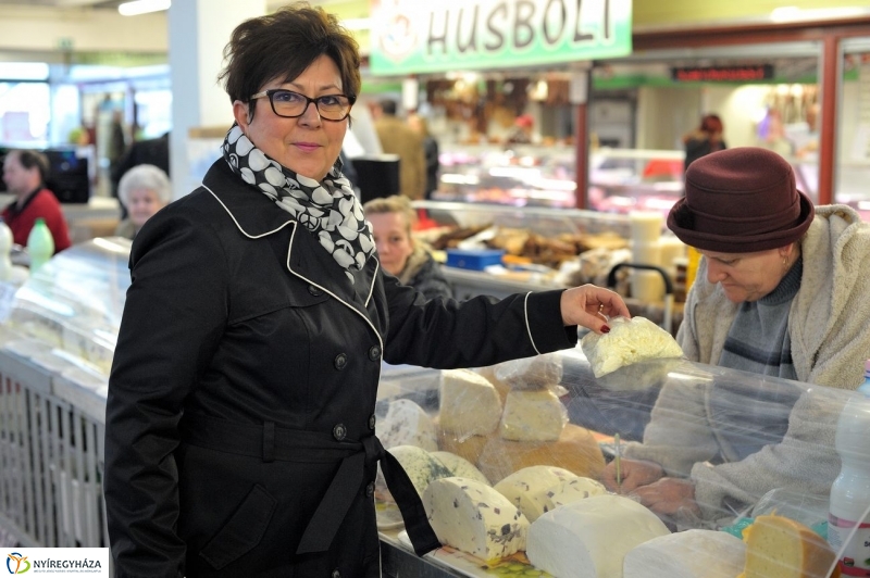 Piaci körkép a Búza téren - fotó Szarka Lajos
