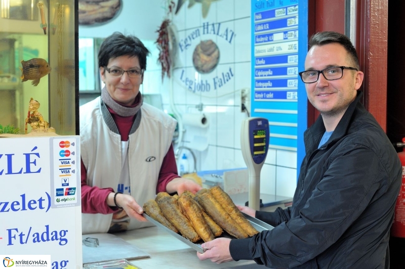 Piaci körkép a Búza téren - fotó Szarka Lajos