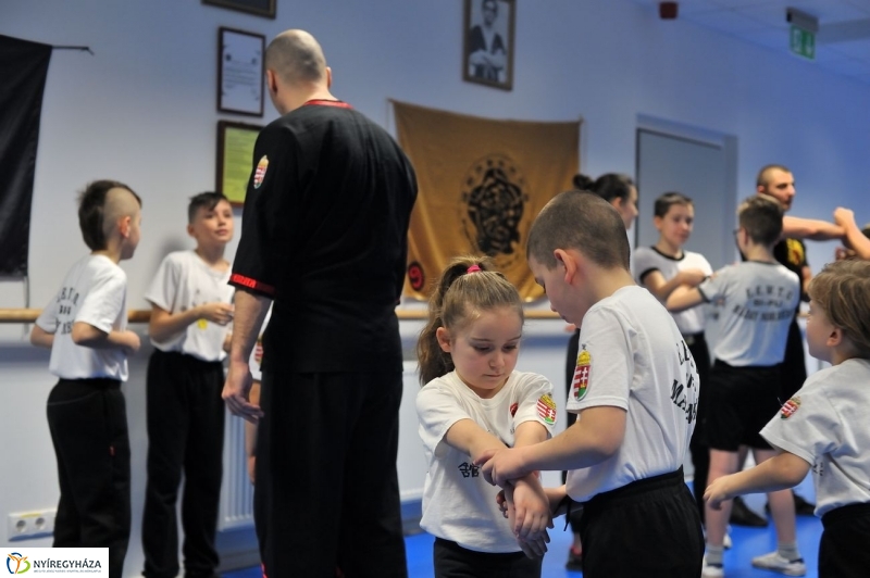 Harc a VMKK-ban - fotó Szarka Lajos