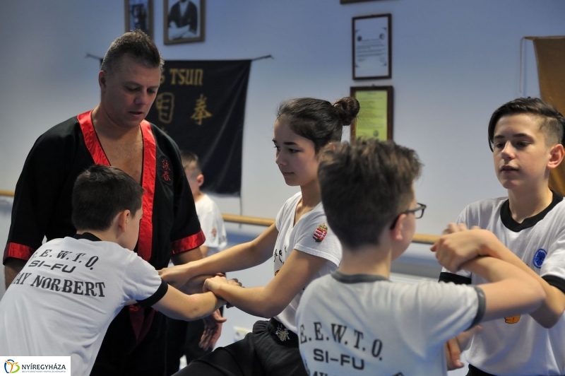 Harc a VMKK-ban - fotó Szarka Lajos