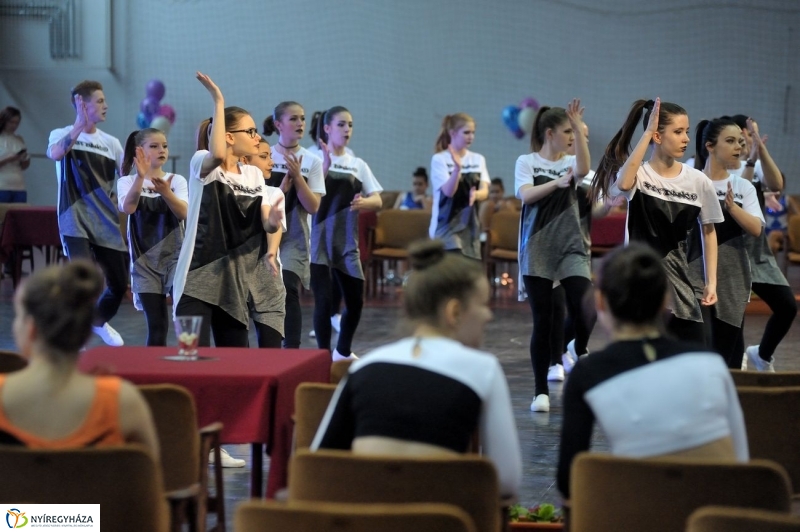 Táncverseny a Bem iskolában - fotó Szarka Lajos