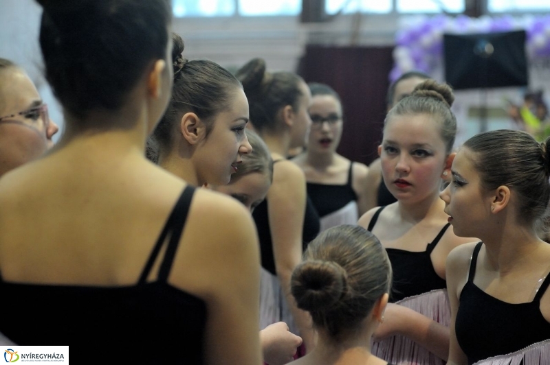 Táncverseny a Bem iskolában - fotó Szarka Lajos