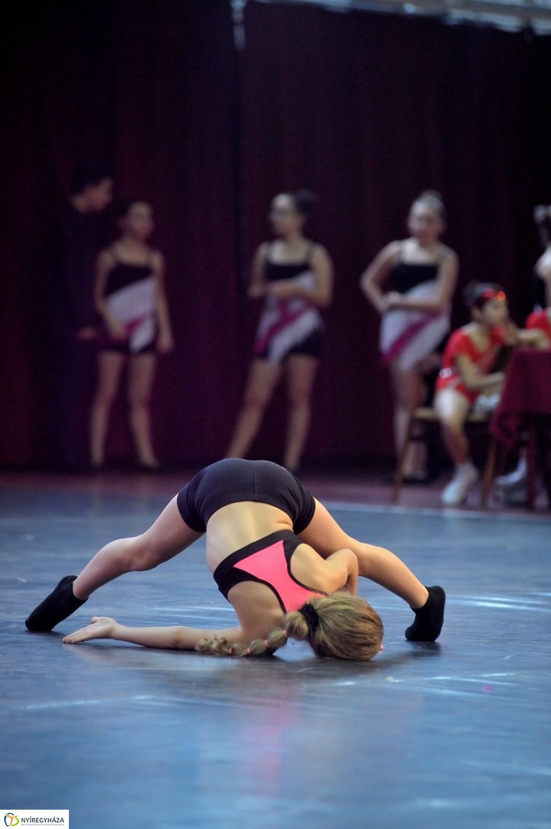 Táncverseny a Bem iskolában - fotó Szarka Lajos