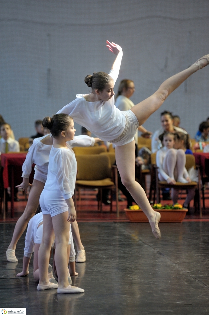 Táncverseny a Bem iskolában II - fotó Szarka Lajos