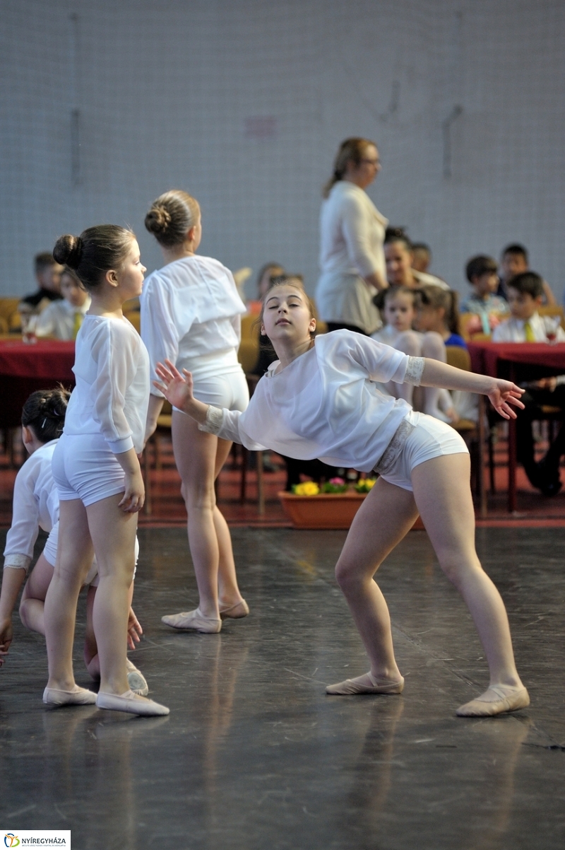 Táncverseny a Bem iskolában II - fotó Szarka Lajos
