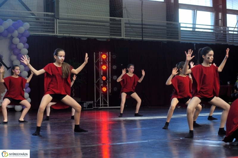 Táncverseny a Bem iskolában II - fotó Szarka Lajos
