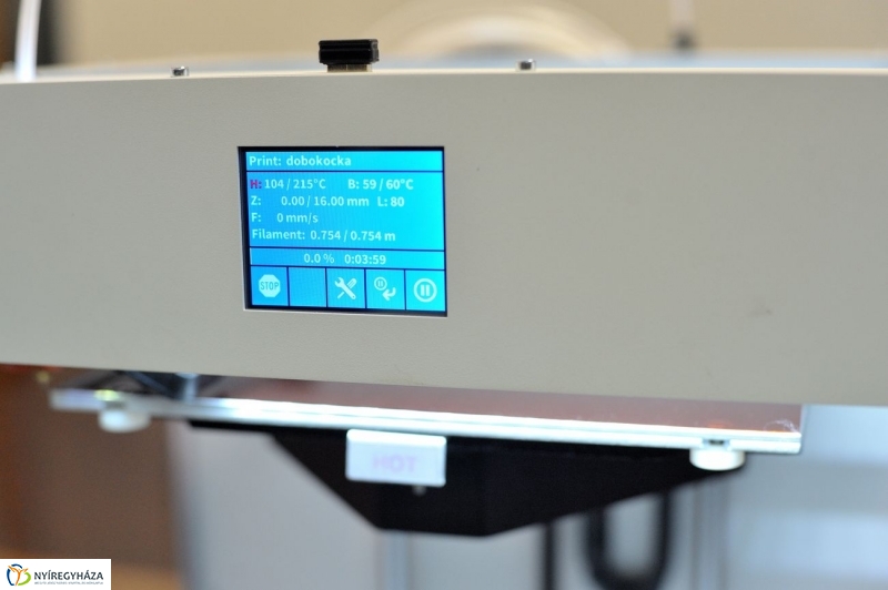 3D nyomtató a Krúdyban - fotó Szarka Lajos