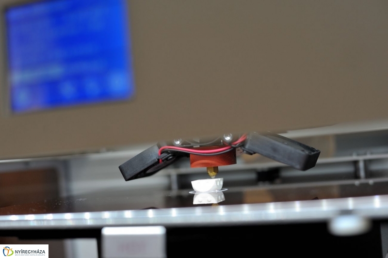 3D nyomtató a Krúdyban - fotó Szarka Lajos