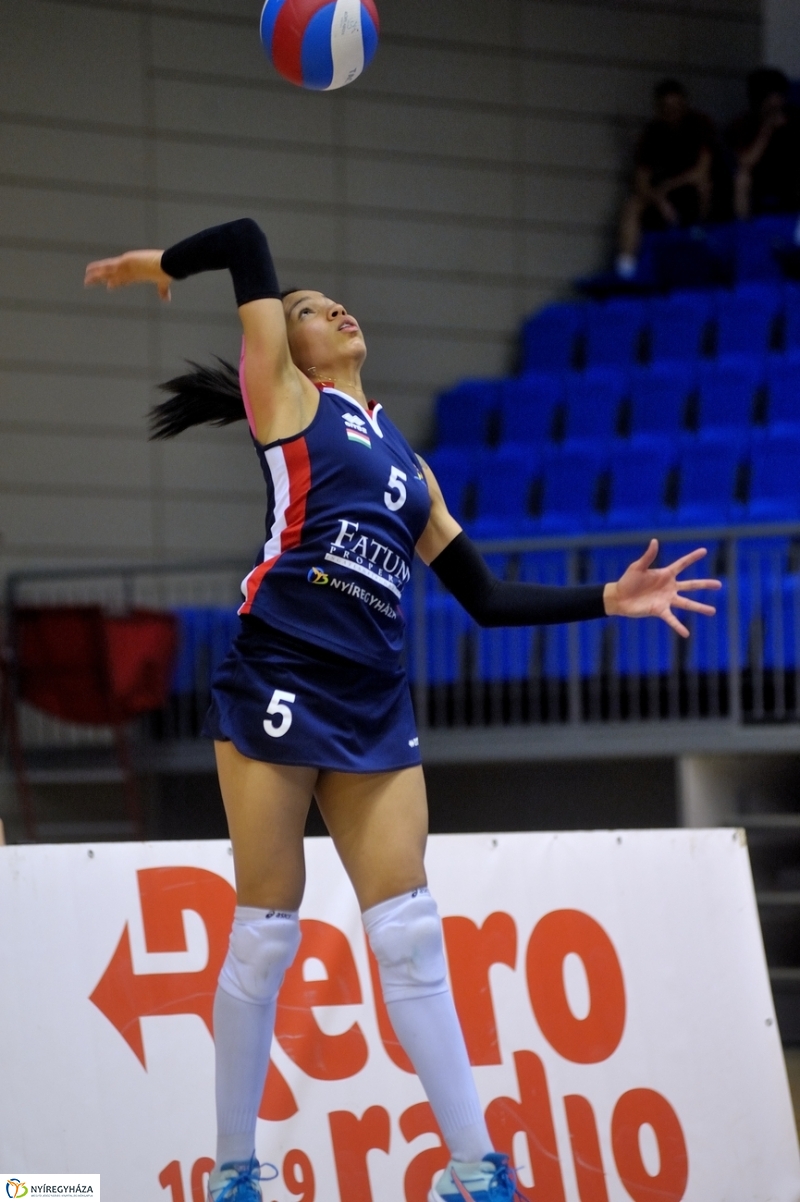 Fatum Nyíregyháza - Újpest női röpi - fotó Szarka Lajos