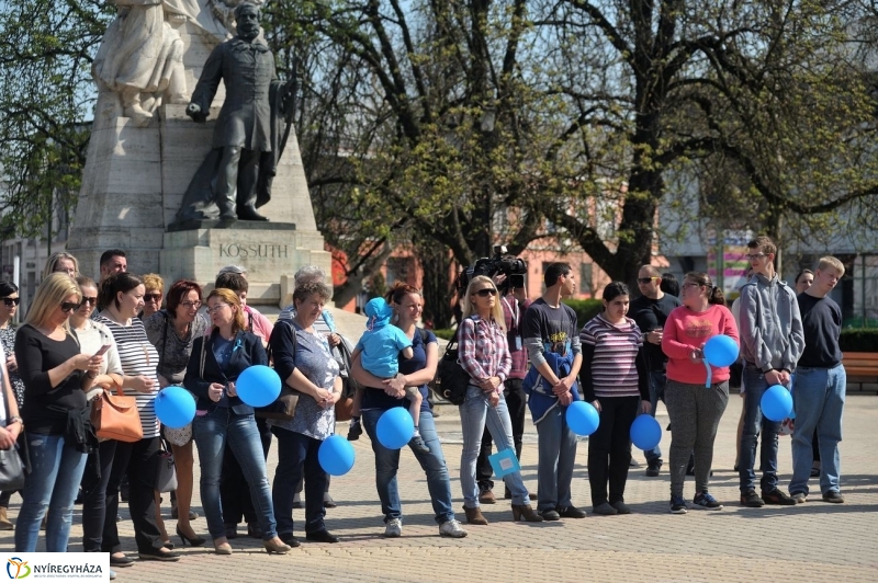 Az Autizmus Világnapja - fotó Szarka Lajos
