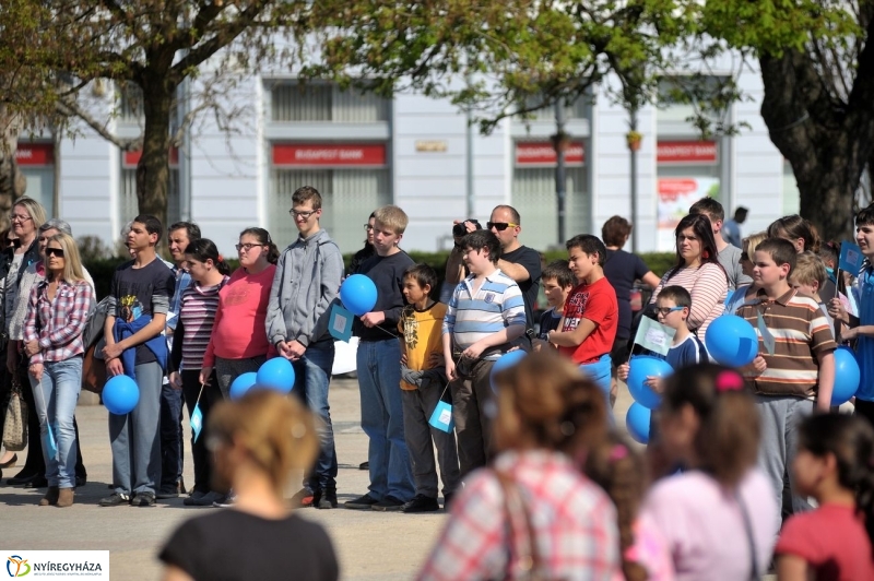 Az Autizmus Világnapja - fotó Szarka Lajos