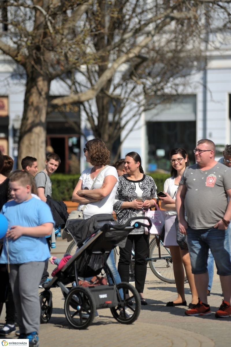 Az Autizmus Világnapja - fotó Szarka Lajos