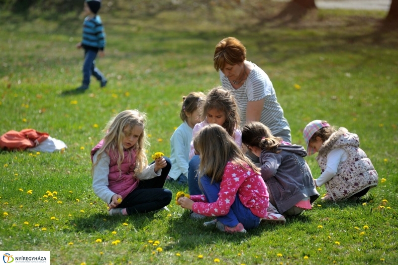 Tavaszi délelőtt a Katica csoporttal - fotó Szarka Lajos