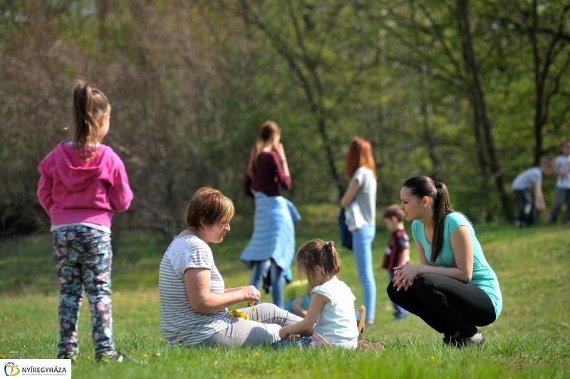 Tavaszi délelőtt a Katica csoporttal - fotó Szarka Lajos