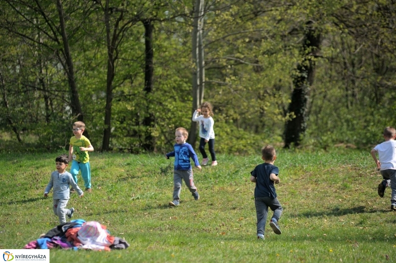 Tavaszi délelőtt a Katica csoporttal - fotó Szarka Lajos