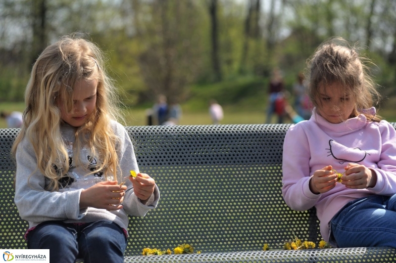 Tavaszi délelőtt a Katica csoporttal - fotó Szarka Lajos