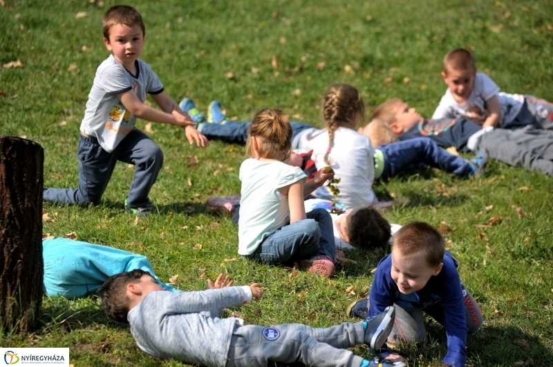 Tavaszi délelőtt a Katica csoporttal - fotó Szarka Lajos