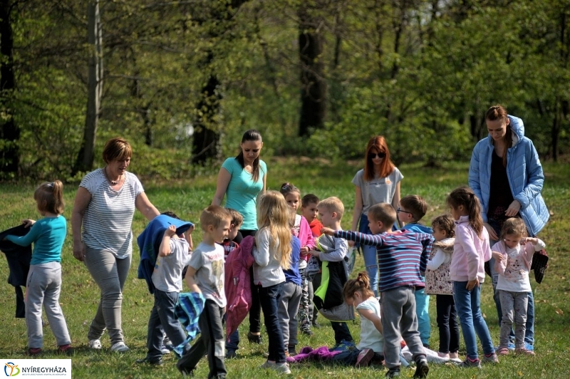 Tavaszi délelőtt a Katica csoporttal - fotó Szarka Lajos