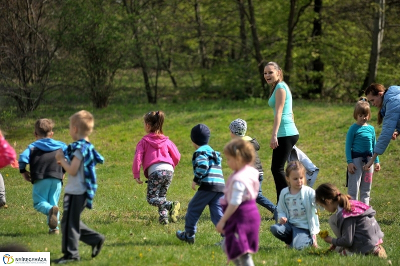 Tavaszi délelőtt a Katica csoporttal - fotó Szarka Lajos