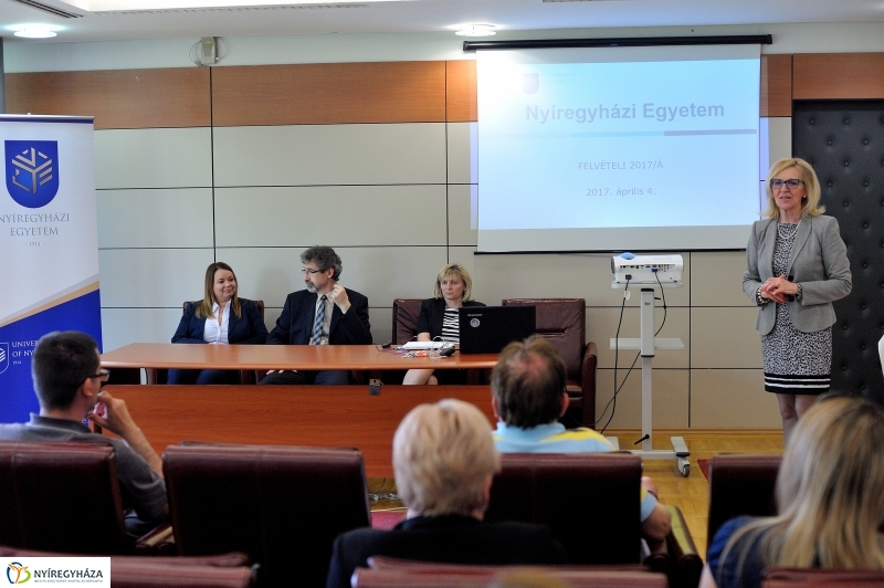 Felvételi adatok az egyetemen - fotó Szarka Lajos