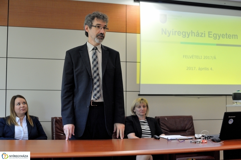 Felvételi adatok az egyetemen - fotó Szarka Lajos