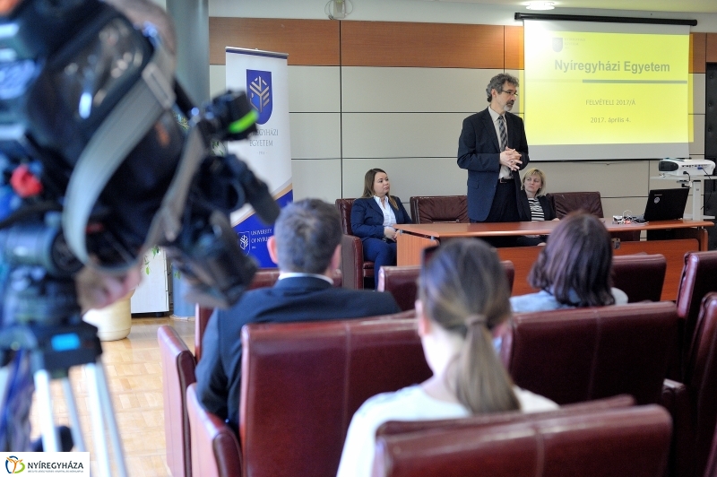 Felvételi adatok az egyetemen - fotó Szarka Lajos