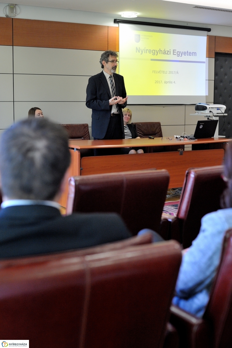 Felvételi adatok az egyetemen - fotó Szarka Lajos