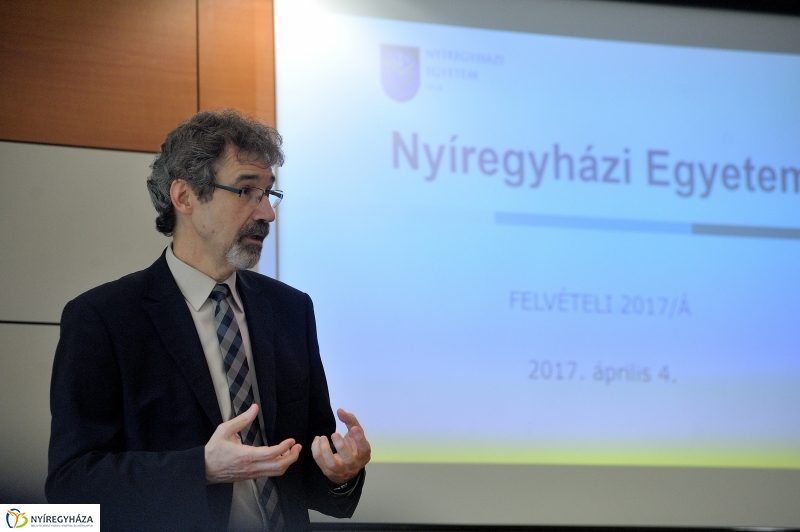 Felvételi adatok az egyetemen - fotó Szarka Lajos