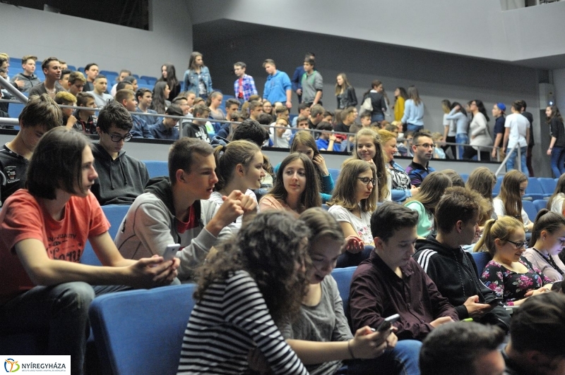 Üzenet a biztonságért - fotó Szarka Lajos