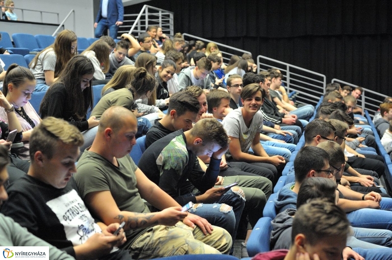 Üzenet a biztonságért - fotó Szarka Lajos