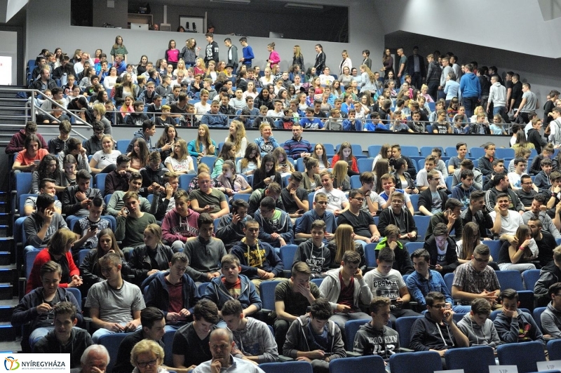 Üzenet a biztonságért - fotó Szarka Lajos