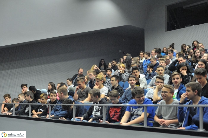 Üzenet a biztonságért - fotó Szarka Lajos