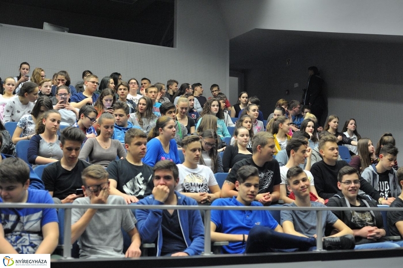 Üzenet a biztonságért - fotó Szarka Lajos