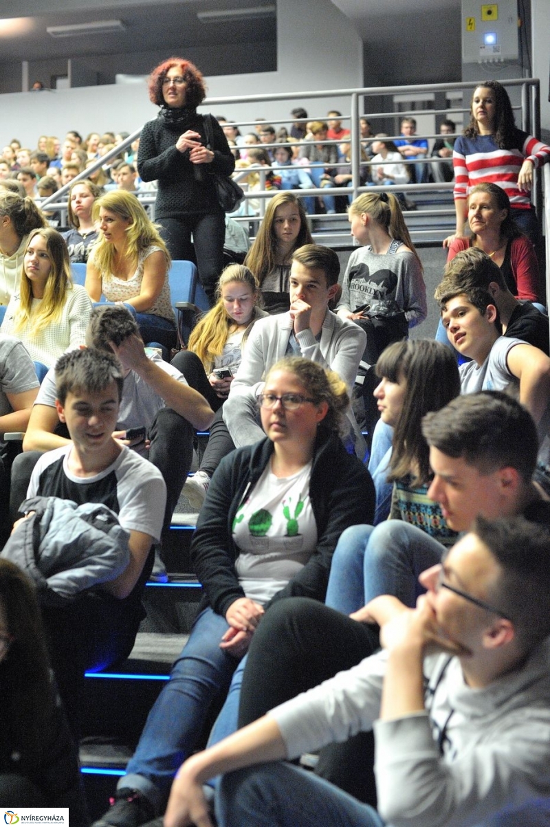 Üzenet a biztonságért - fotó Szarka Lajos