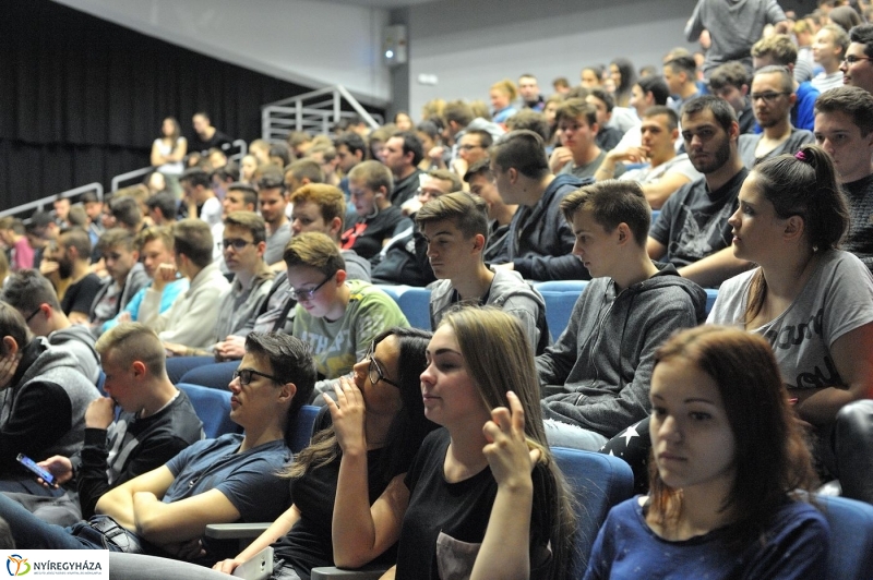 Üzenet a biztonságért - fotó Szarka Lajos