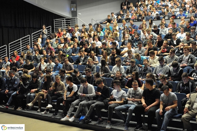 Üzenet a biztonságért - fotó Szarka Lajos