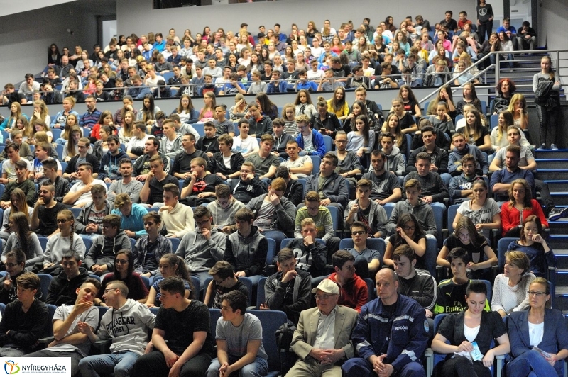 Üzenet a biztonságért - fotó Szarka Lajos