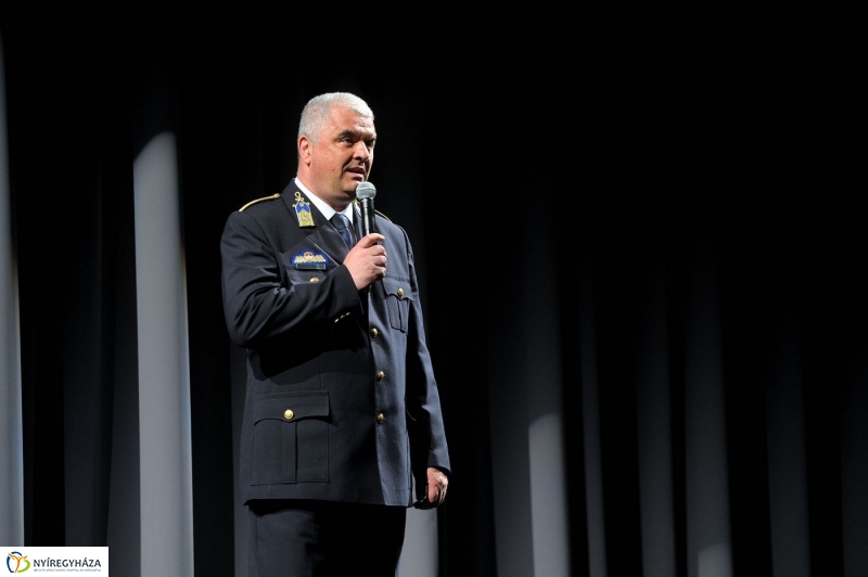 Üzenet a biztonságért - fotó Szarka Lajos