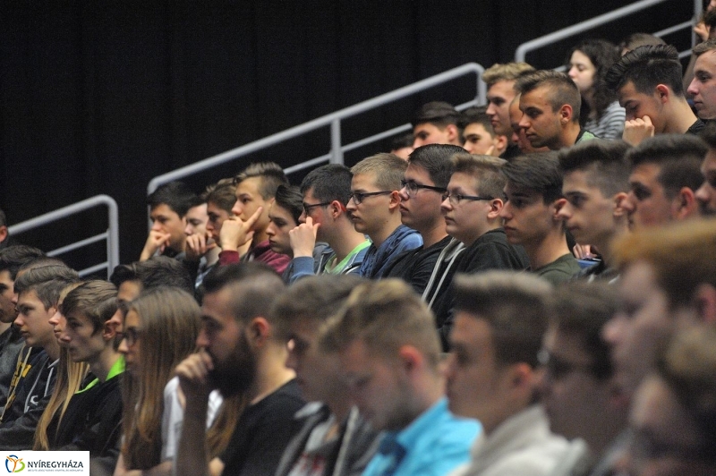 Üzenet a biztonságért - fotó Szarka Lajos