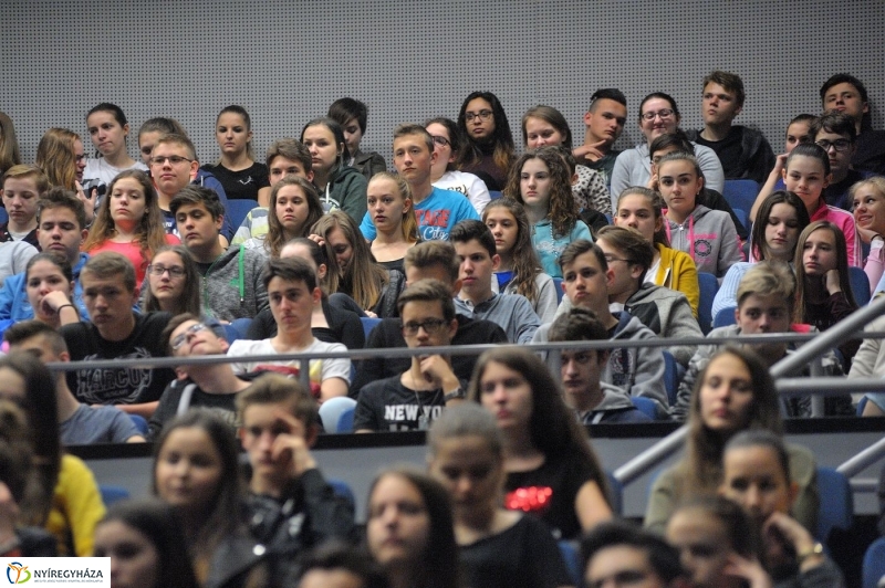 Üzenet a biztonságért - fotó Szarka Lajos