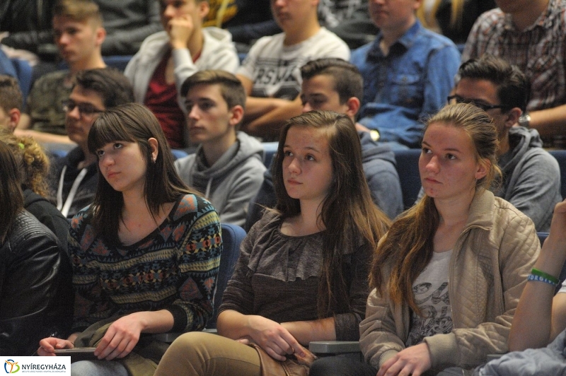 Üzenet a biztonságért - fotó Szarka Lajos