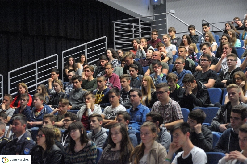 Üzenet a biztonságért - fotó Szarka Lajos