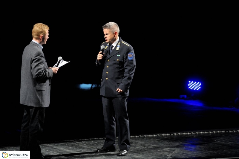 Üzenet a biztonságért - fotó Szarka Lajos