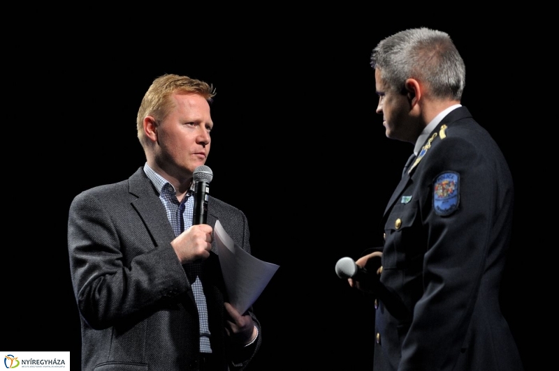 Üzenet a biztonságért - fotó Szarka Lajos