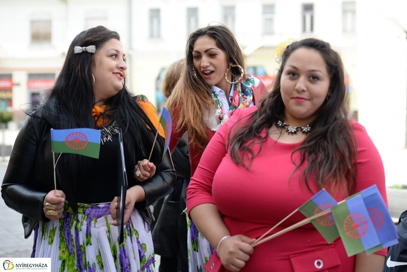 Nemzetközi Roma Nap-Flashmob a Kossuth téren