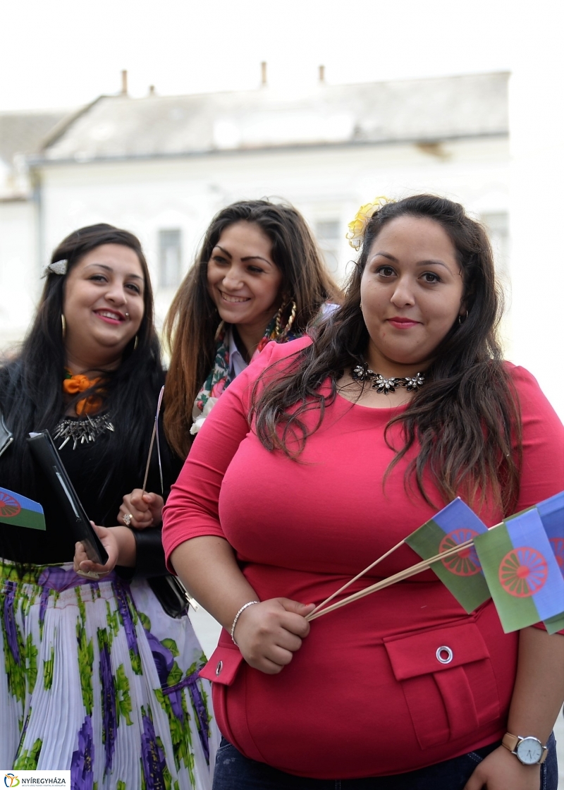 Nemzetközi Roma Nap-Flashmob a Kossuth téren