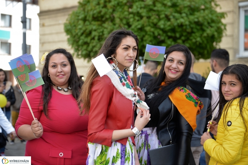 Nemzetközi Roma Nap-Flashmob a Kossuth téren