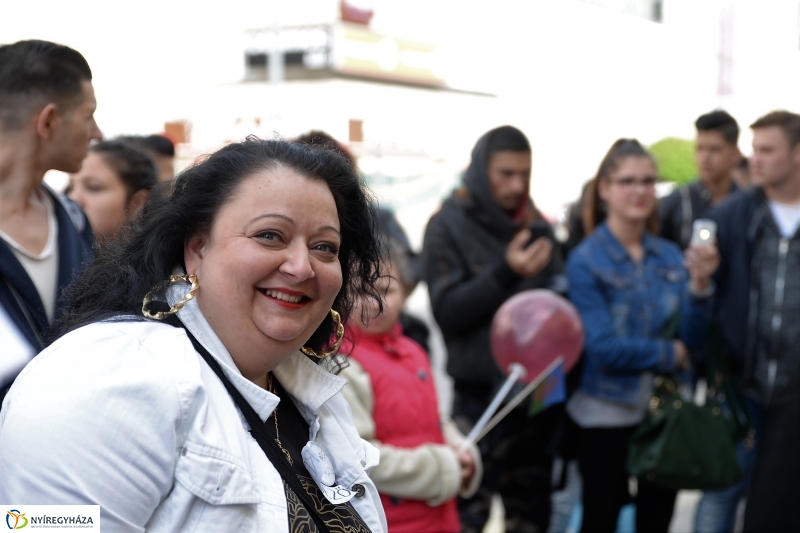 Nemzetközi Roma Nap-Flashmob a Kossuth téren